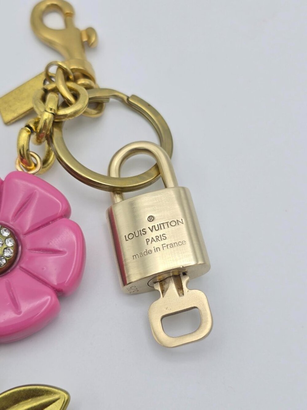 Louis Vuitton Gold Lock 🔑 Authentic LV Padlock + Unbranded Flower Bag Charm - Picture 5 of 8